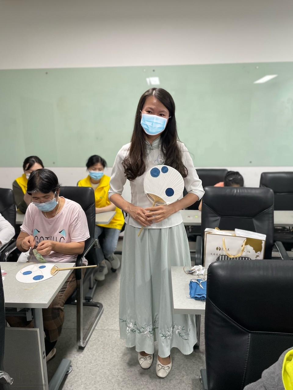 alccd20230310160447.jpg 丰富单亲妈妈生活与就业渠道的手工制作活动.jpg
