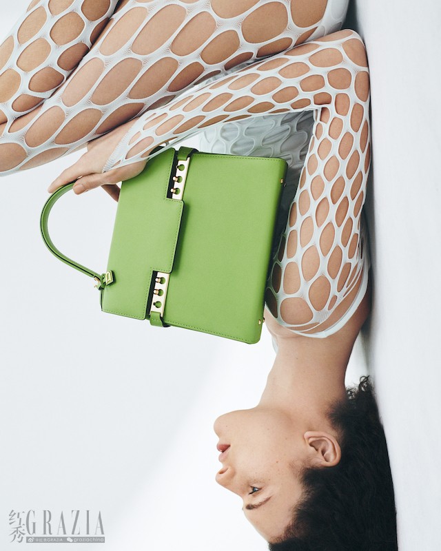 DELVAUX_SS23_Tempete_PM_Alpina_Calf_Aloe_Main_Assets.jpg