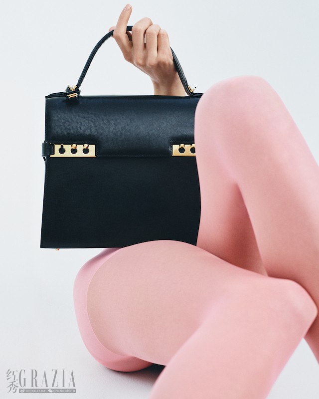 DELVAUX_SS23_Tempete_MM_Opera_Calf_Black_Main_Asset.jpg