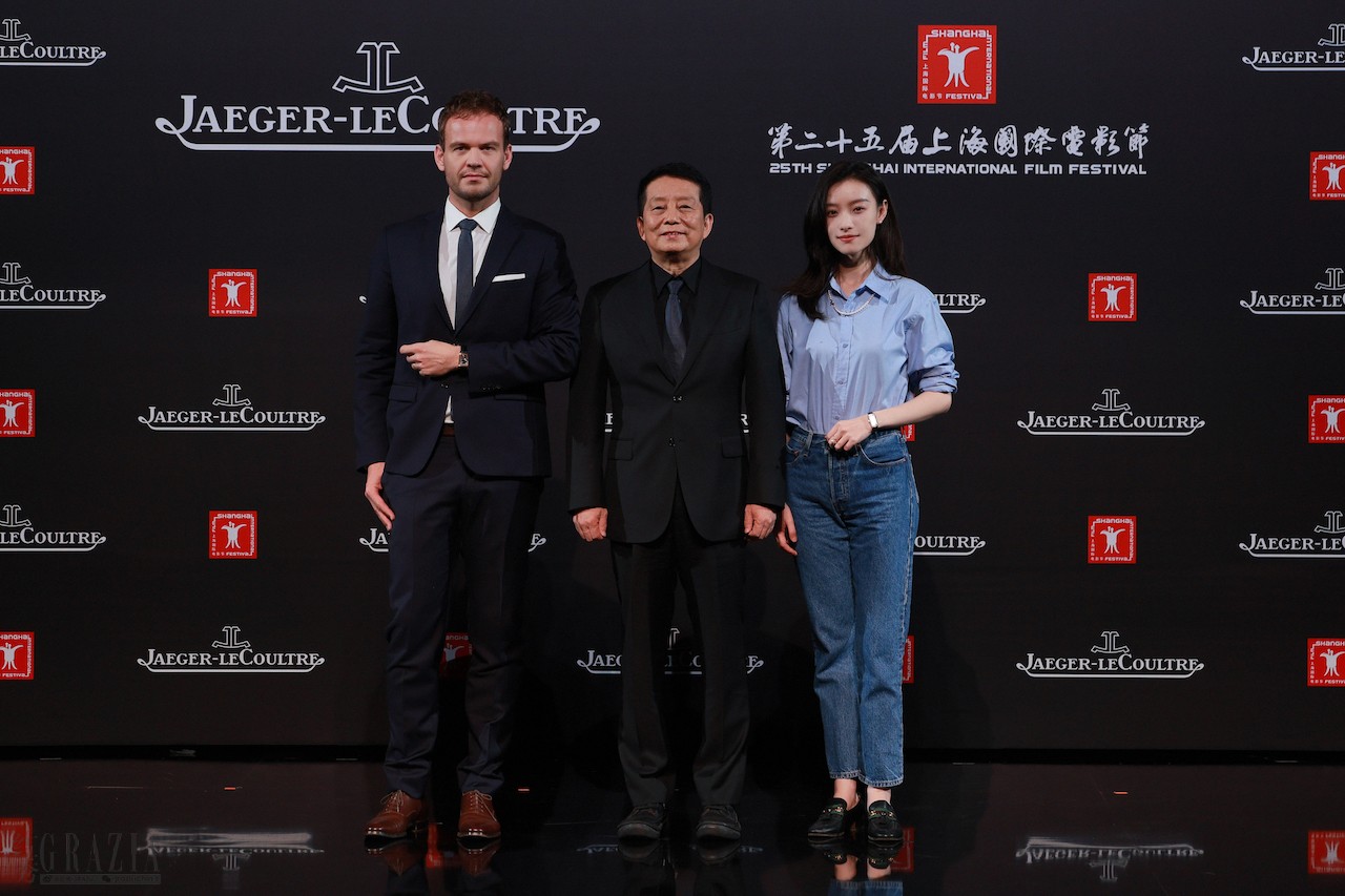 vvuzk20230613155402.jpg 图1 积家首席营销官Matthieu Le Voyer先生(左)、导演黄建新先生(中)、积家全球代言人倪妮女士(右)共同出席第二十五届上海国际电影节积家电影修复主题讨论会.jpg