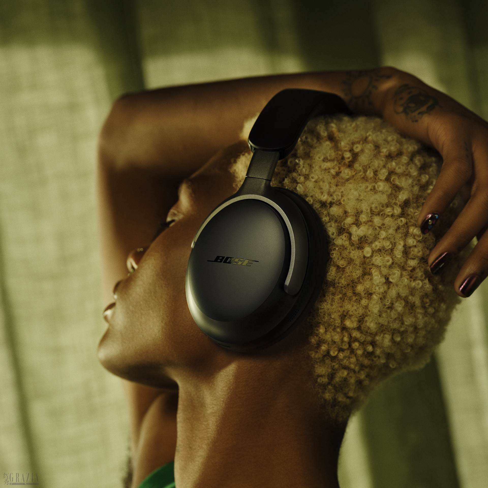 oqesn20230925145143.jpg Bose QuietComfort Ultra Headphones_09.jpg