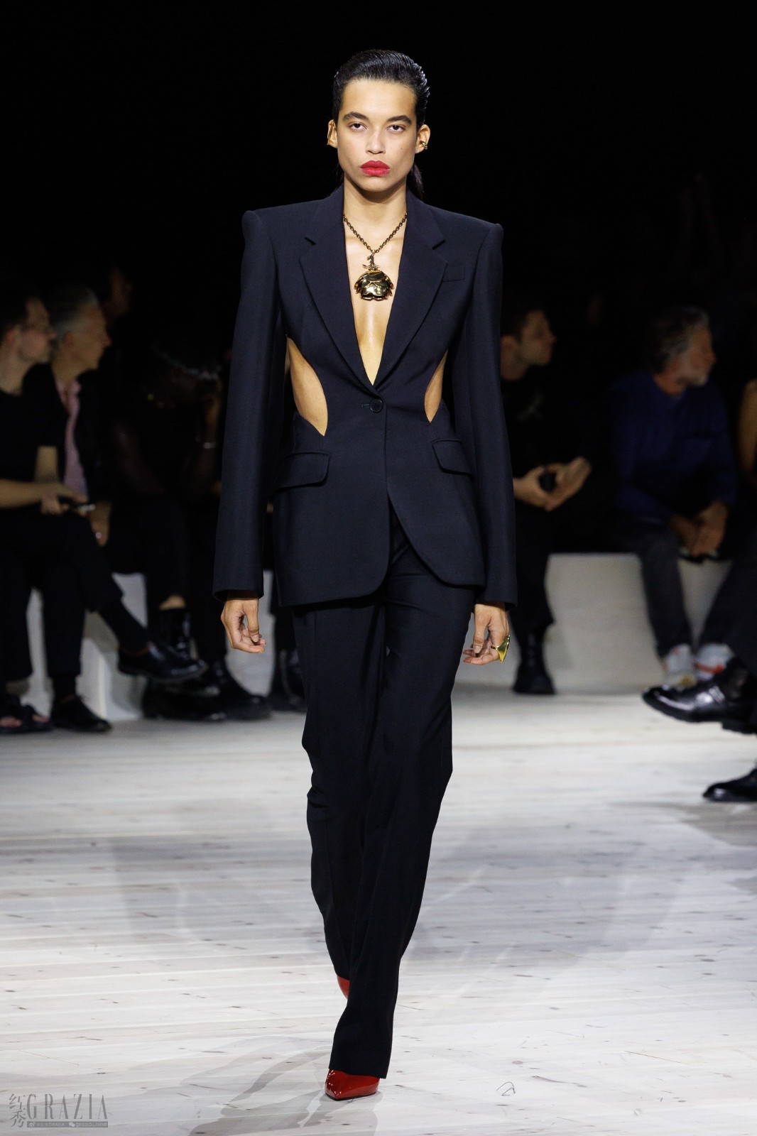 bdjso20231002131618.jpg LOOK 35-min.jpg