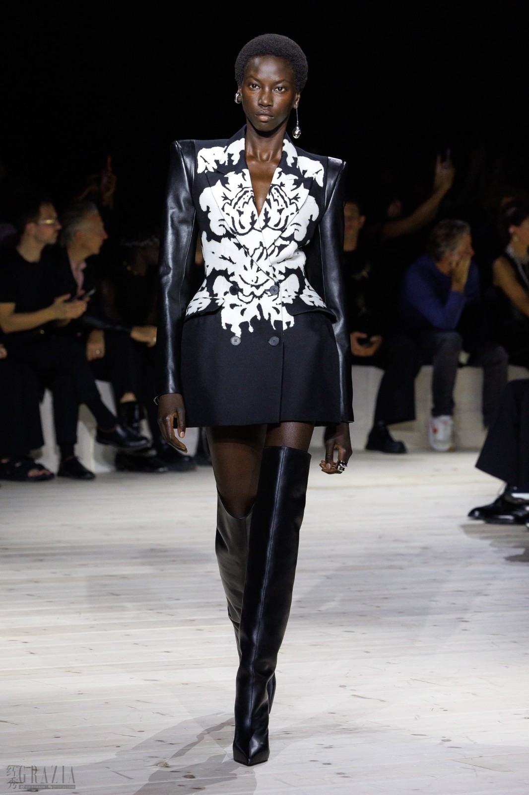 keugo20231002131212.jpg LOOK 28-min.jpg