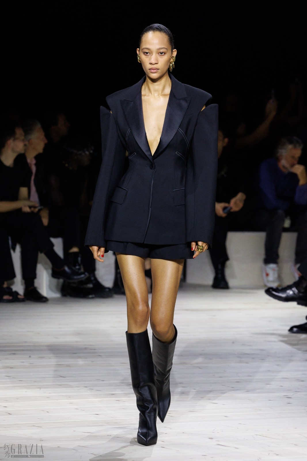tbzrj20231002132100.jpg LOOK 39-min.jpg
