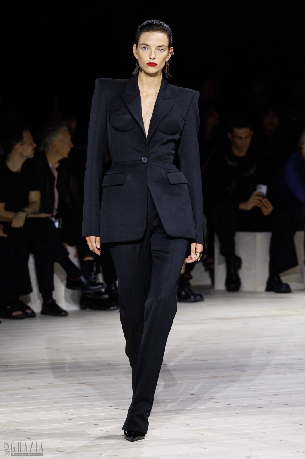 ydunt20231002122648.jpg LOOK 6-min.jpg
