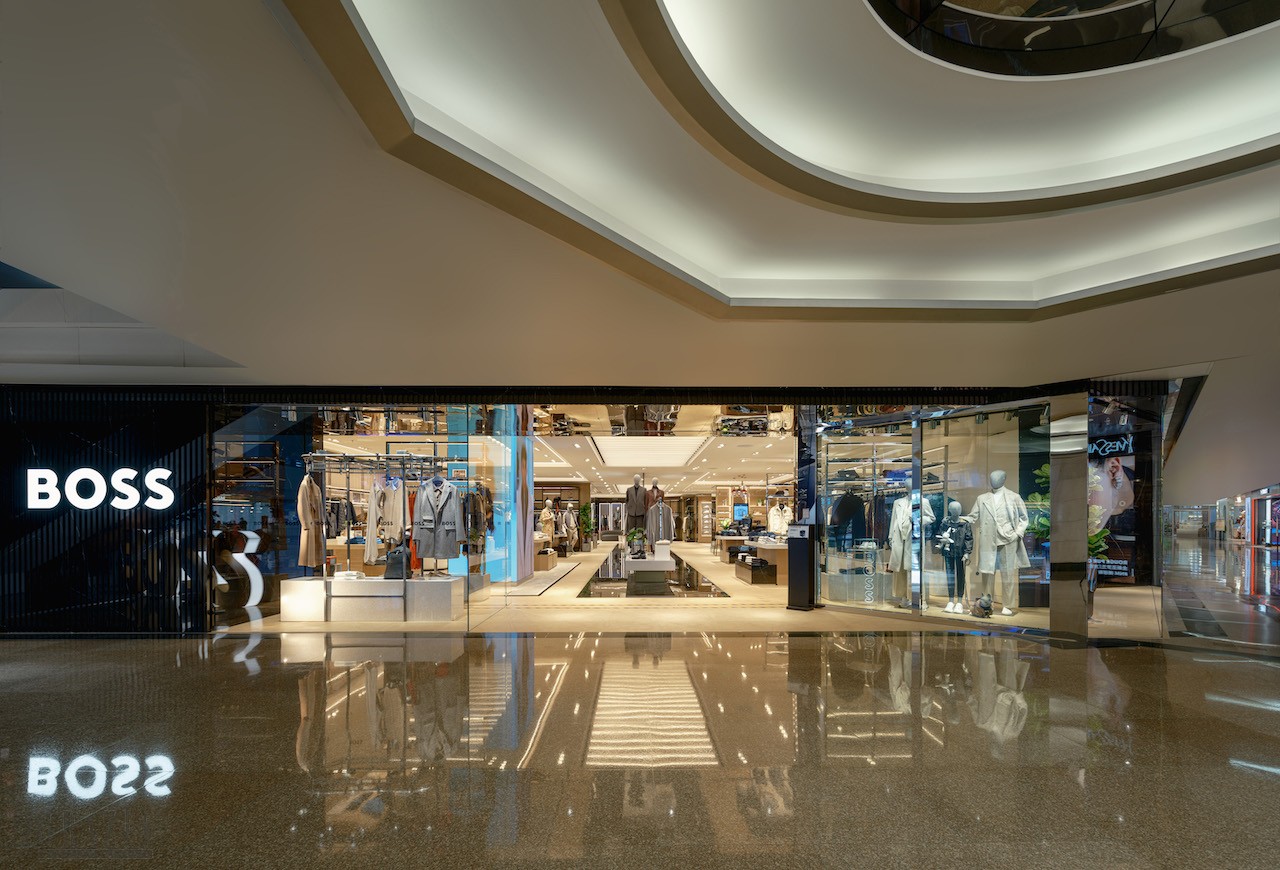 2023_BOSS_Store_Guangzhou_Teemall_window (2).jpg