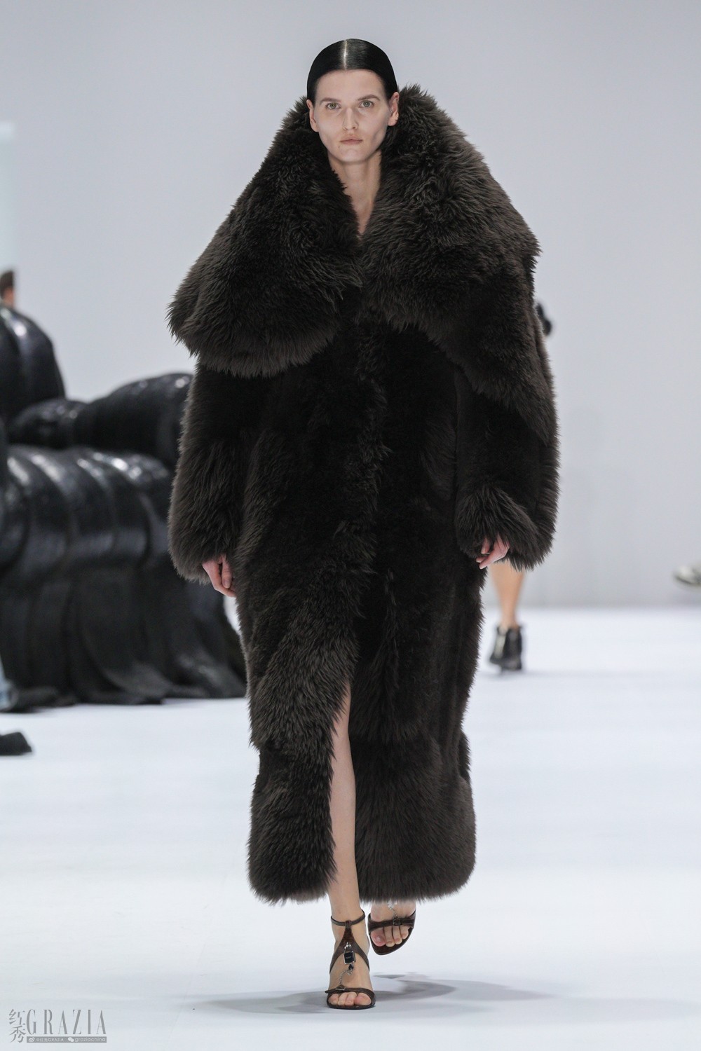 uugwu20240229151928.jpg AcneStudios_FW24_RUNWAY LOOKS_5.jpg