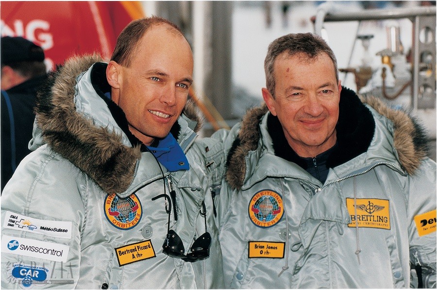08_热气球飞行员伯特兰·皮卡德和布赖恩·琼斯搭乘百年灵热气球3号(Breitling Orbiter 3 )首次实现不间断环球飞行.jpg