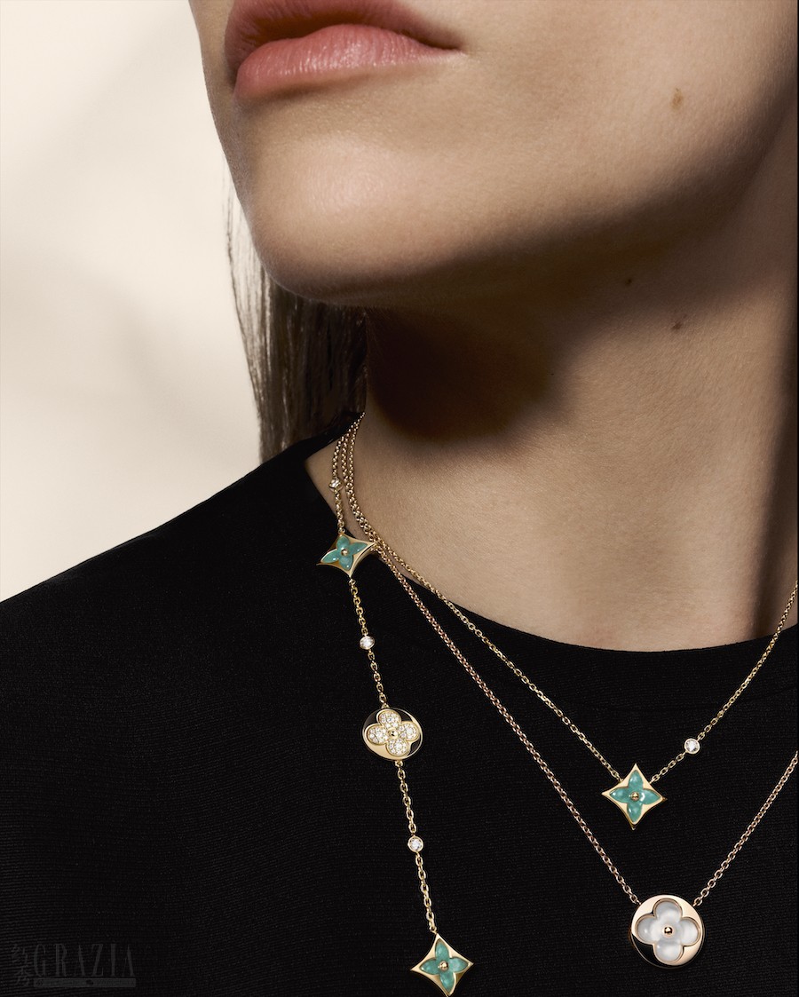 LOUIS_VUITTON_JEWELRY_COLOR_BLOSSOM_AMAZONITE__MOP_PENDANTS__SAUTOIR_WORN_1.jpeg