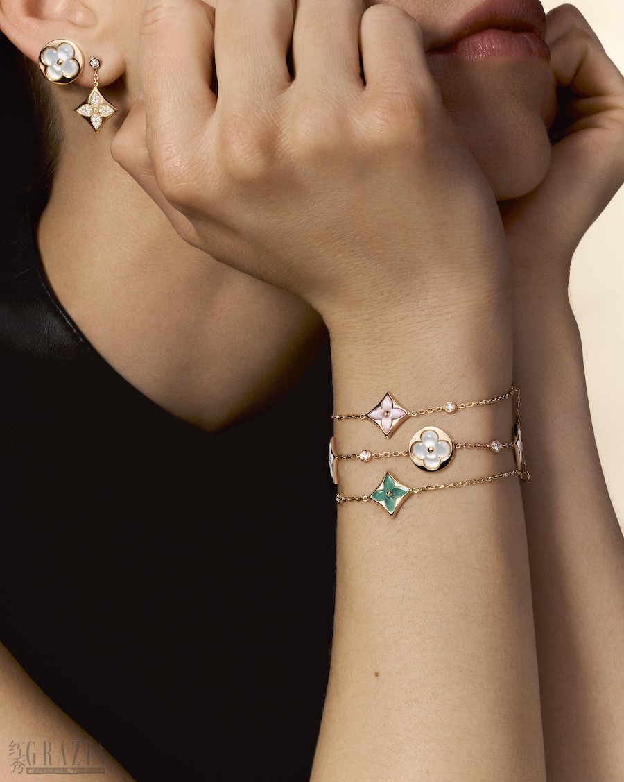 LOUIS_VUITTON_JEWELRY_COLOR_BLOSSOM_AMAZONITE__MO_BRACELET_WORN.jpeg