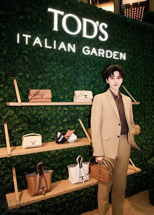 王弘毅出席TOD'S意式庭院_3.jpg