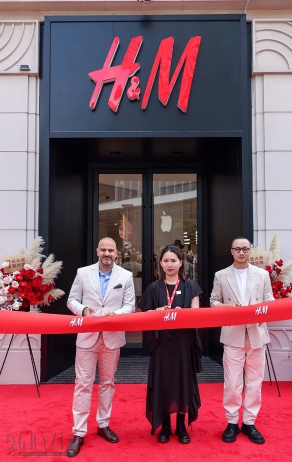 cxznm20240517124701.jpg 图:H&M上海南京东路旗舰店剪彩仪式现场.jpg