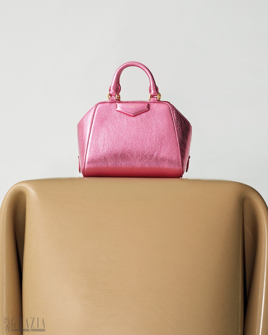Givenchy_Antigona_DavideFanton_4x5_7.jpeg