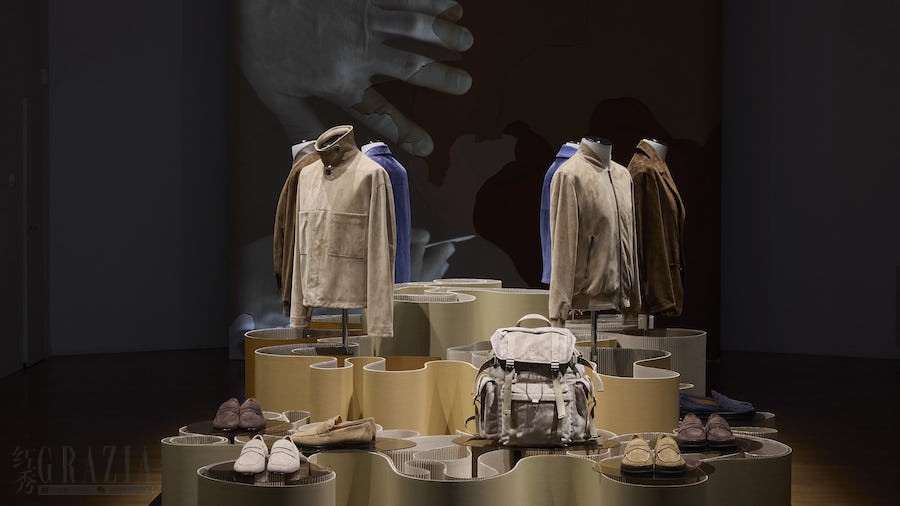 TOD'S_SS25_MEN'S_SETTING_(2).jpeg