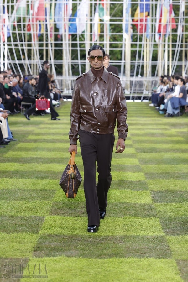skrcl20240619172401.jpg LOUIS VUITTON MENrsquo;S SPRING SUMMER 2025 LOOK 27.jpg