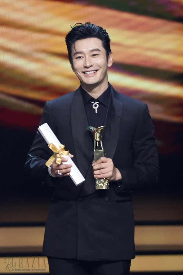 yxdjm20240624120952.jpg 5_第二十六届上海国际电影节金爵奖最佳男演员黄晓明.jpg