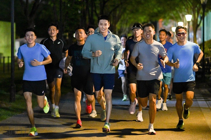 ranuu20240706182628.jpg 4. ASICS亚瑟士向心开跑.jpg
