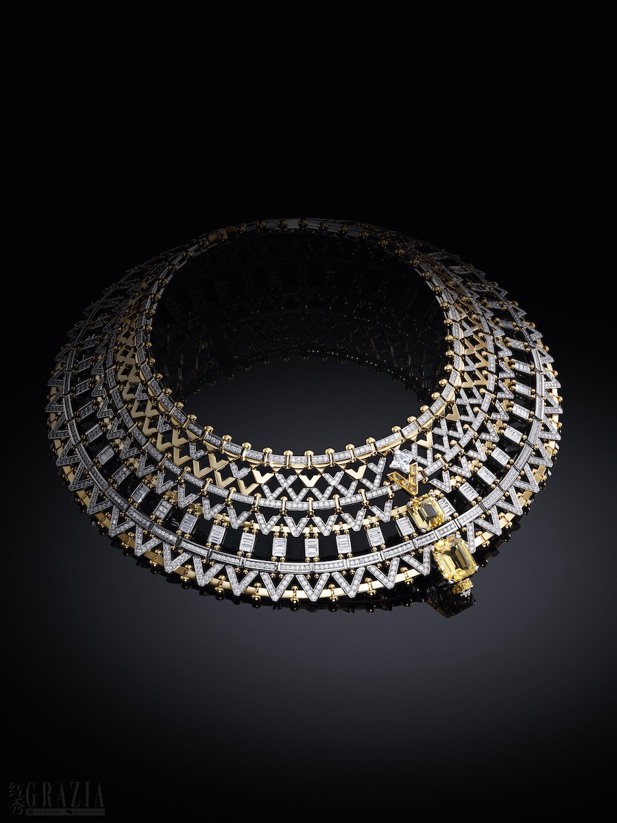 jnuxz20240714001229.jpeg LOUIS_VUITTON_HJ_AWAKENED_STILL_LIFE_VISION_NECKLACE_SIDE_©Thomas_Legrand.jpeg