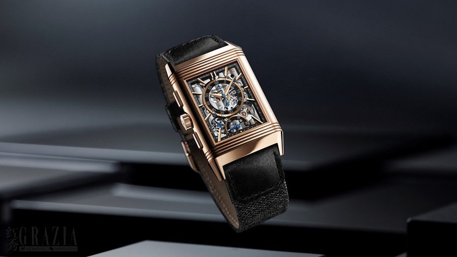 gtzwr20240718183743.jpg 积家Reverso Tribute Chronograph翻转系列计时腕表玫瑰金款 - 背面情境图1.jpg