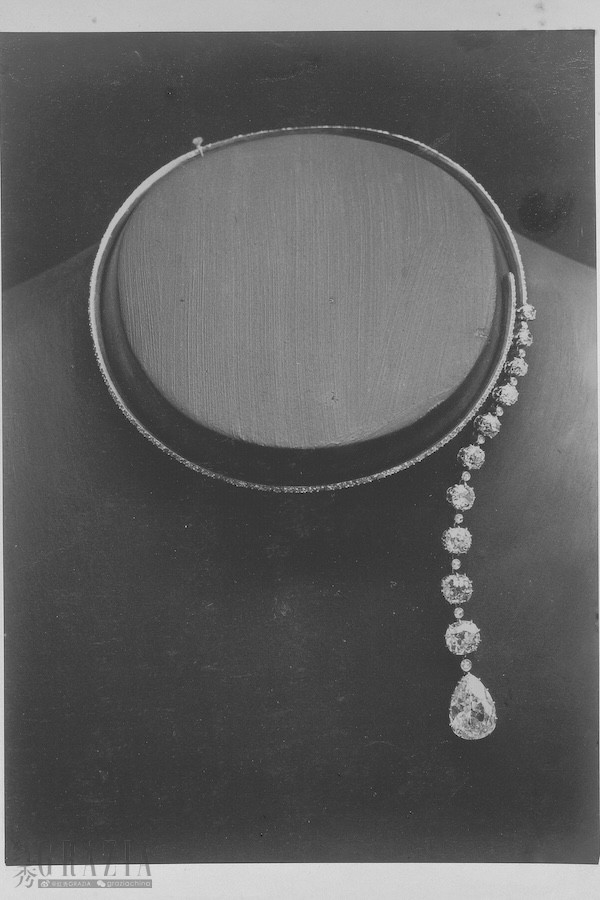 kebqp20240726151822.jpeg 镶钻问号项链 (为Cornelius Vanderbilt特别定制),1884年©Boucheron宝诗龙典藏档案.jpeg