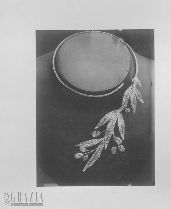 yynec20240726152817.jpeg 橄榄叶问号项链,镶嵌钻石,约1883年©Boucheron宝诗龙典藏档案.jpeg