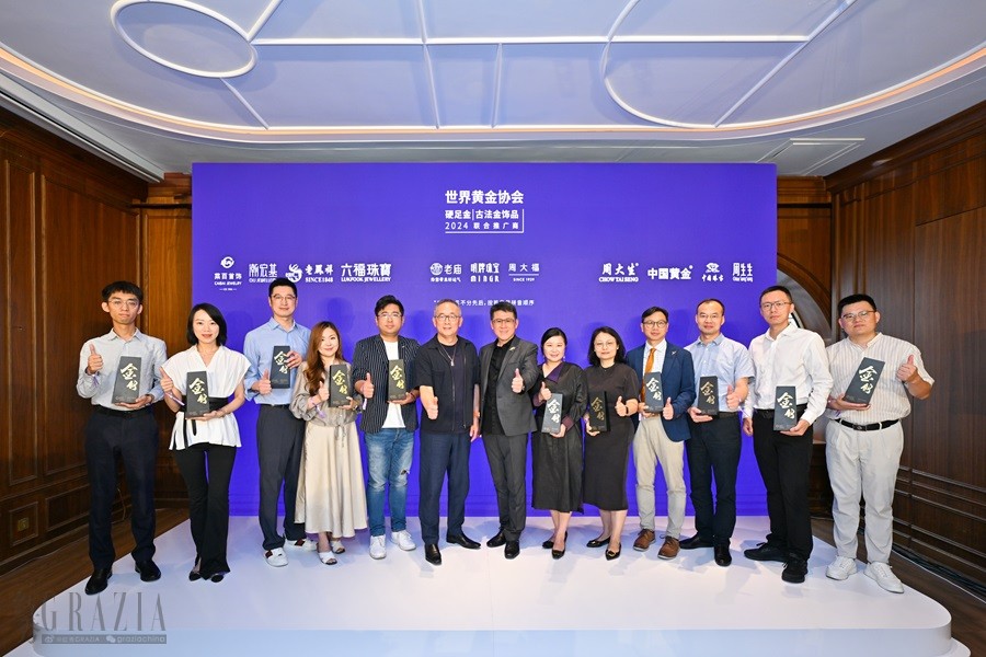 eknhd20240805151232.jpg 世界黄金协会11家联合推广零售商代表合影 .jpg