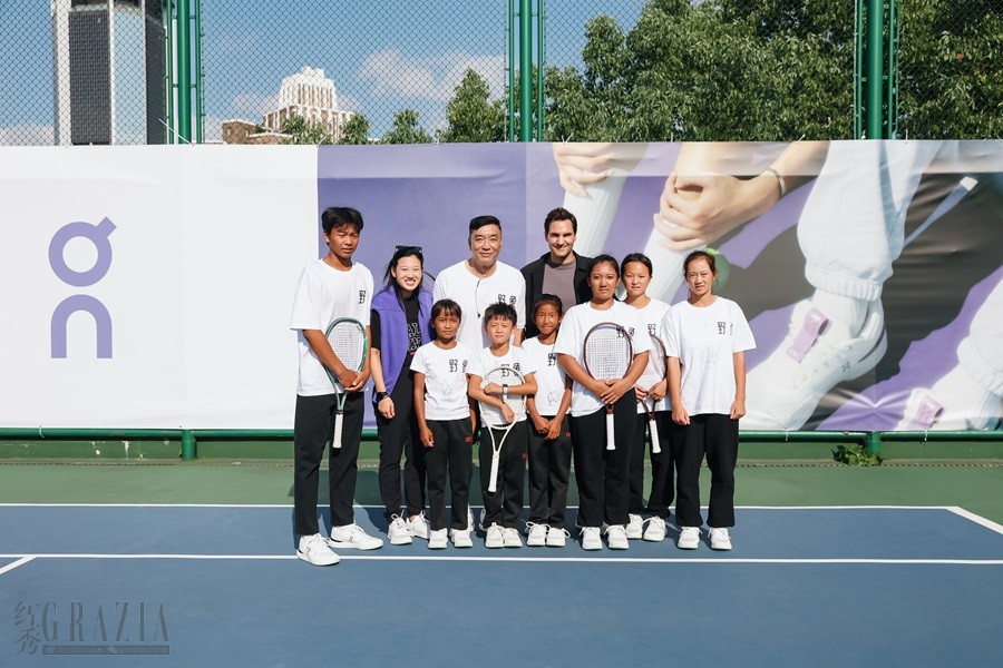vpshn20241008173723.jpg 费德勒与“云南野象网球俱乐部”合影jpg.jpg