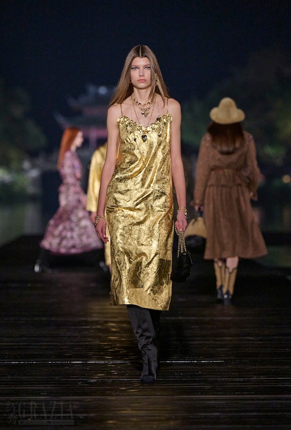 eeynh20241204193532.jpg chanel_046_2024-25-metiers-dart-HD.jpg