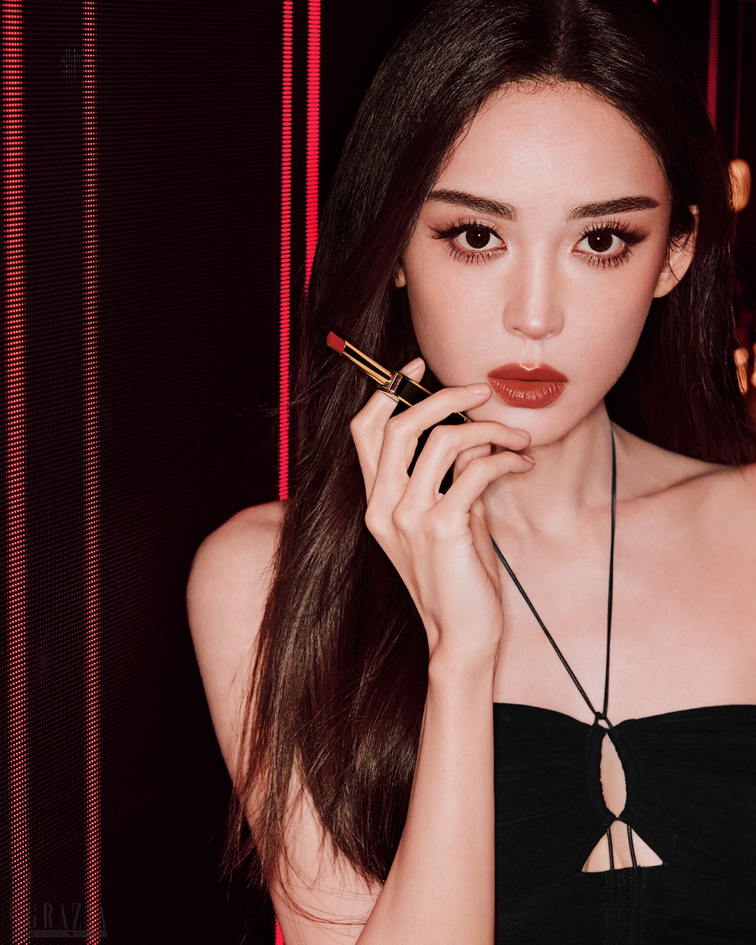 ubbxs20241220174907.jpg 品牌中国区香氛与彩妆形象大使娜扎-3.jpg
