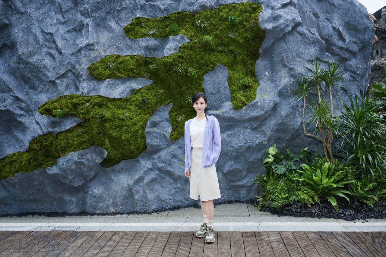 dedmq20250604134034.jpeg 品牌代言人刘诗诗出席可隆「咬山集」大.jpeg