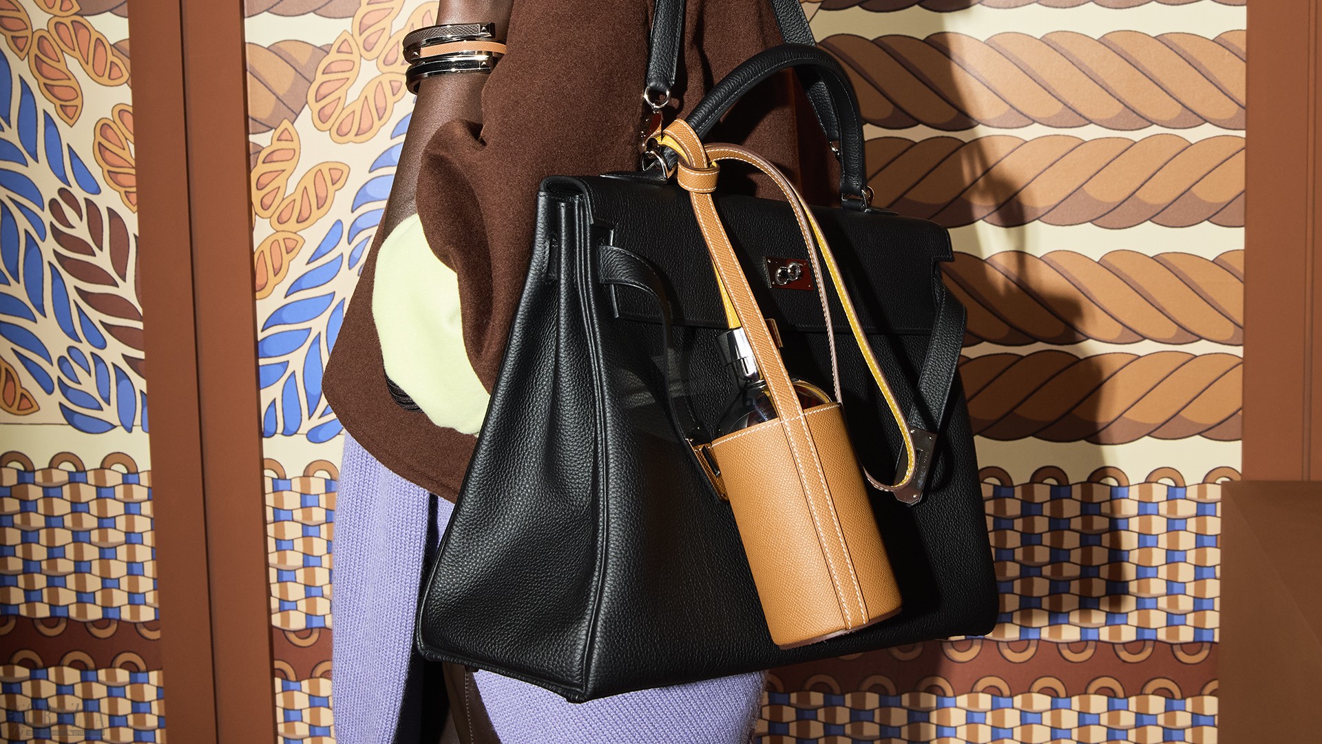 HERMES_WRTW_FW25_Shanghai_InSitu_FengLi_1_1920x1080.jpg