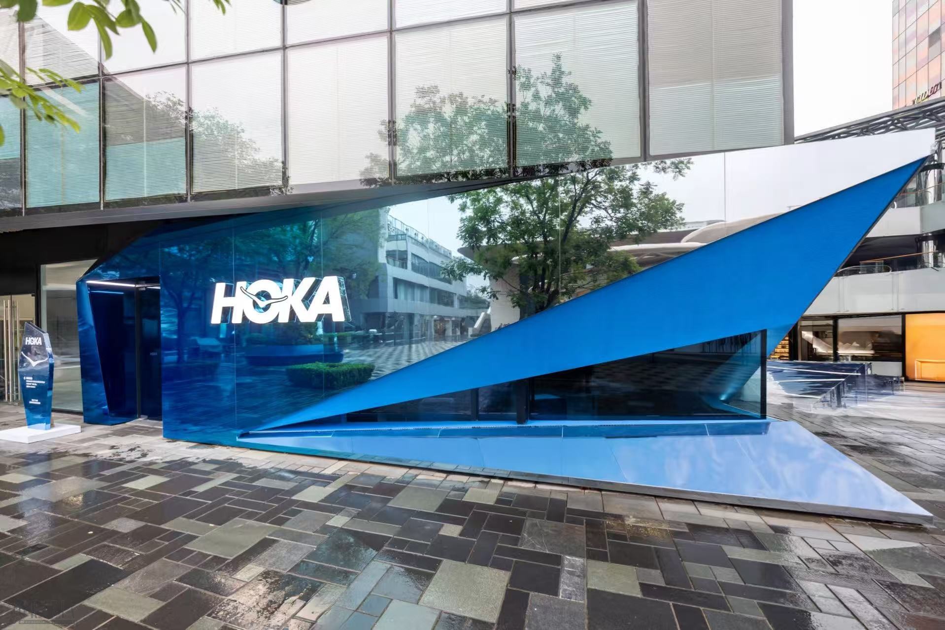 sixmv20250809223548.jpg HOKA于北京三里屯首次揭幕HOKA MAFATE HOUSE全国首店.jpg
