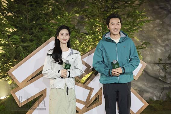 hdyxg20251015164401.jpg 品牌代言人胡歌、刘诗诗现场同台互动.jpg