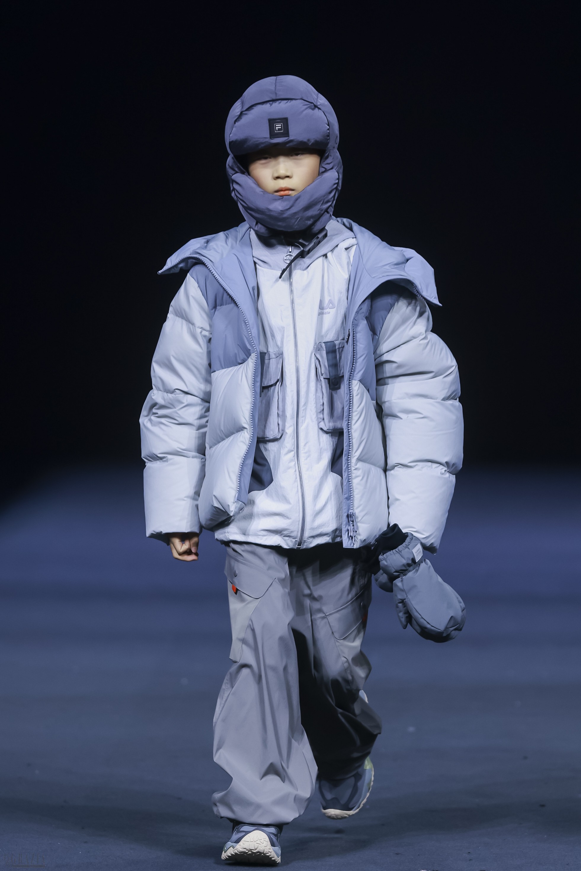 hijvv20251023174152.jpg 图11 蓝钻模特图男款.jpg