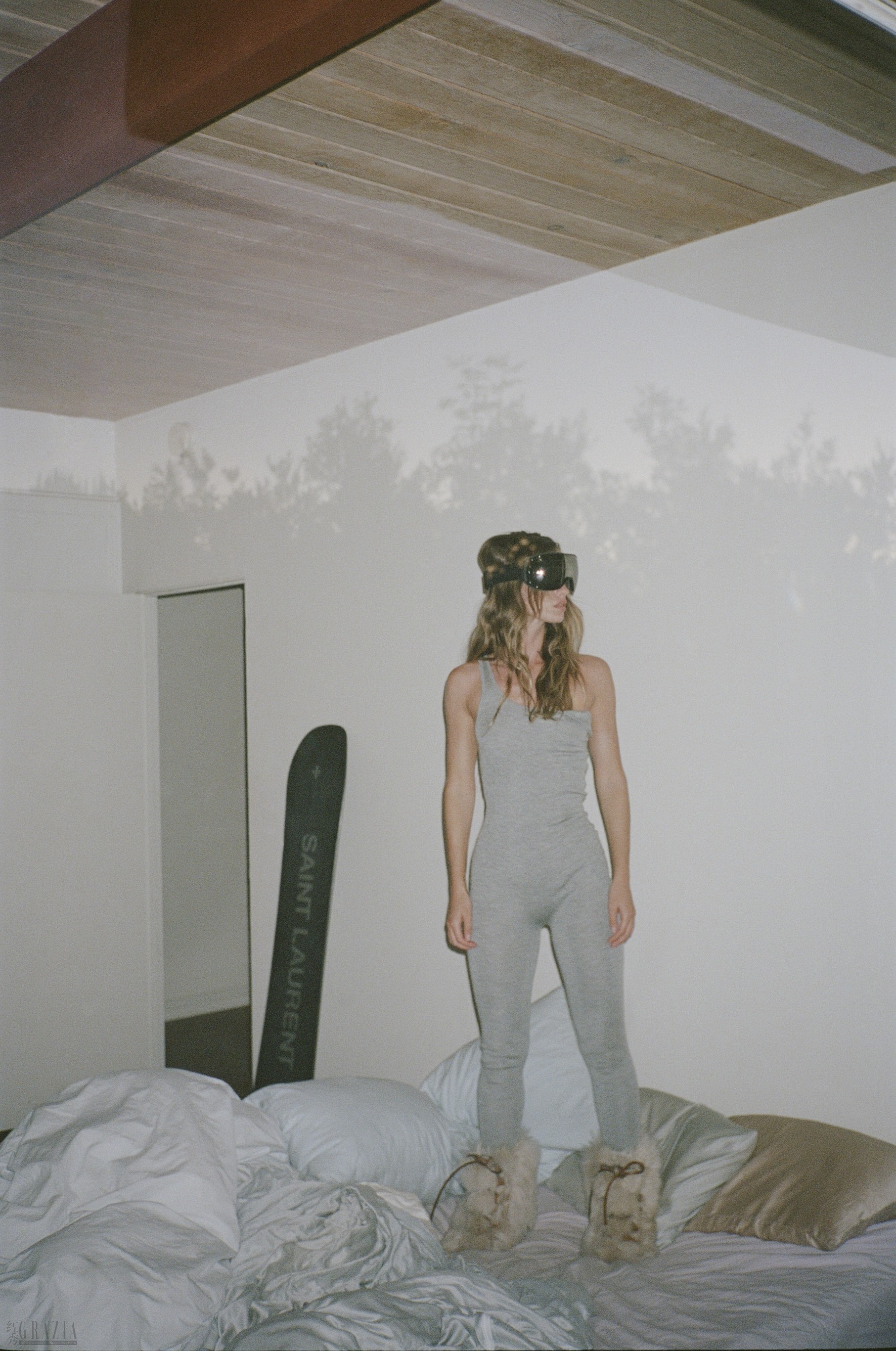 SAINT LAURENT RIVE DROITE_SNOW_EDITION_19_HR.jpg