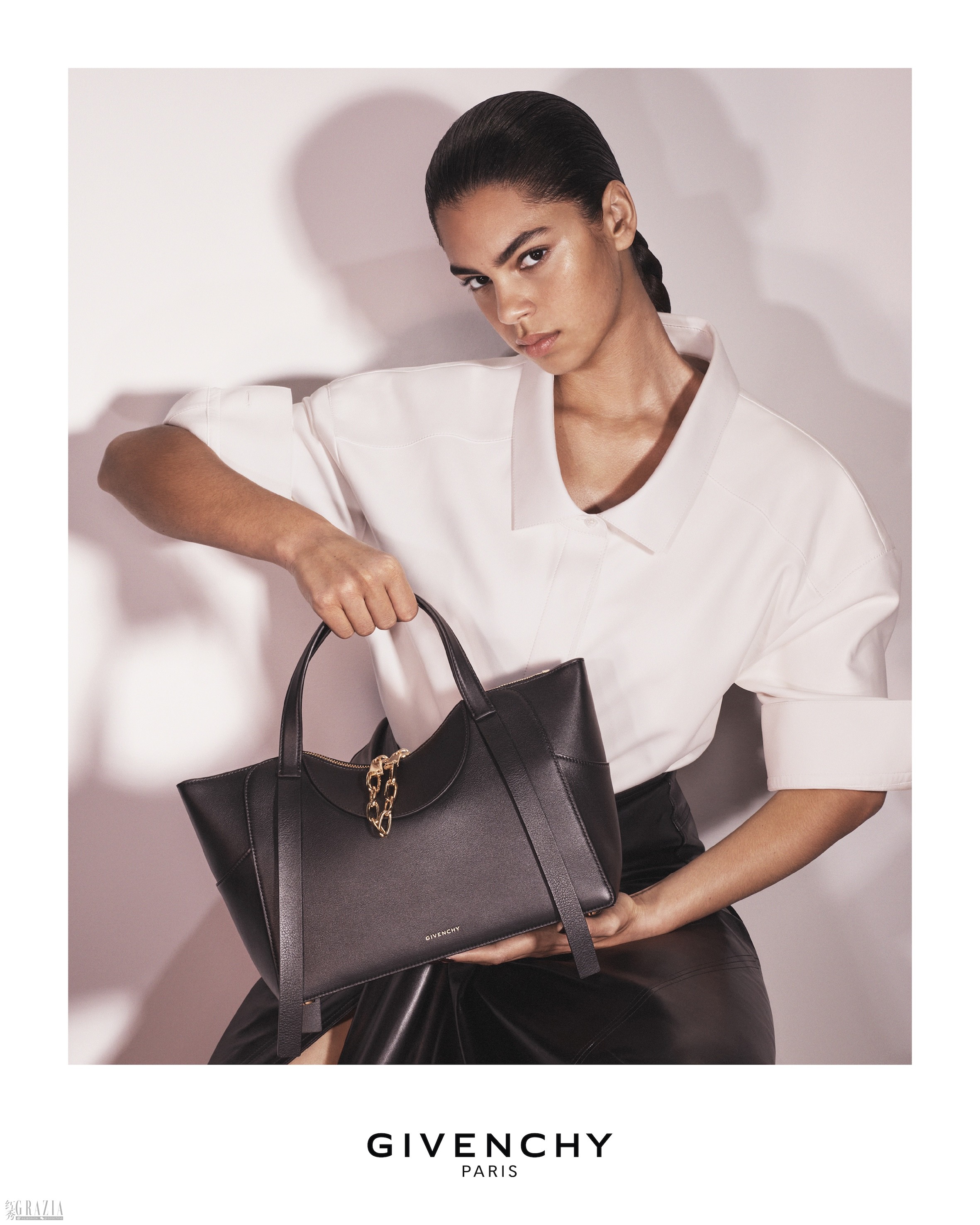 GIVENCHY_2026_SNATCH_BAG_CAMPAIGN_4x5_LOGO_05.jpg