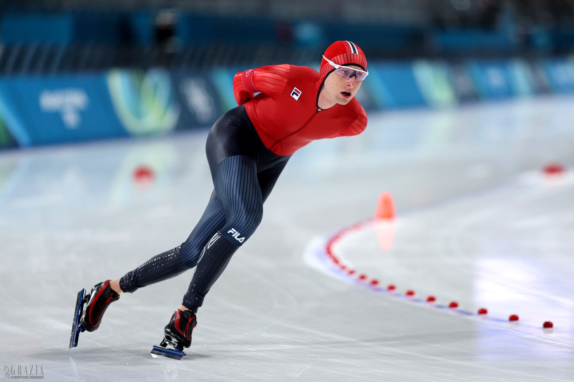 eyqbk20260224111019.jpg 挪威运动员Sander Eitrem问鼎速度滑冰男子5000米金牌.jpg