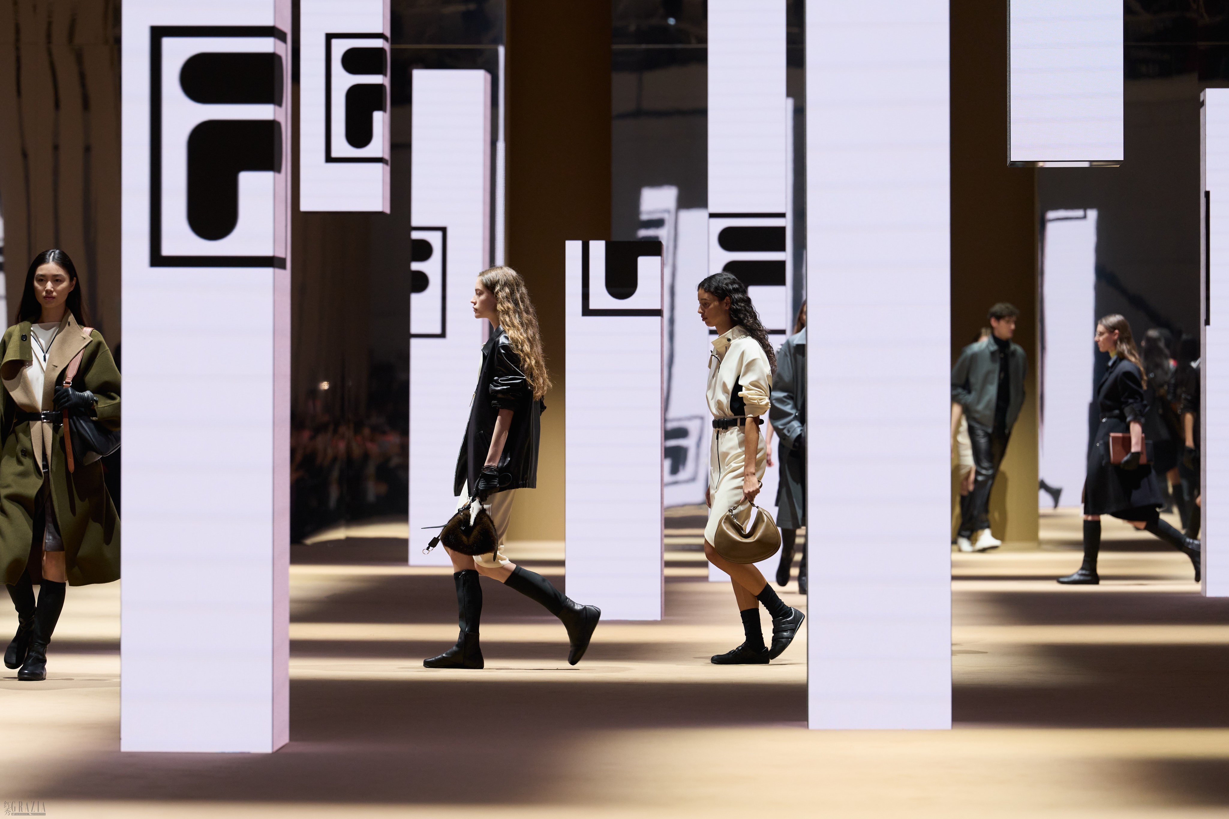xtsev20260303161641.jpg FILA 2026秋冬米兰时装周“流动的都市”主题大秀现场.jpg