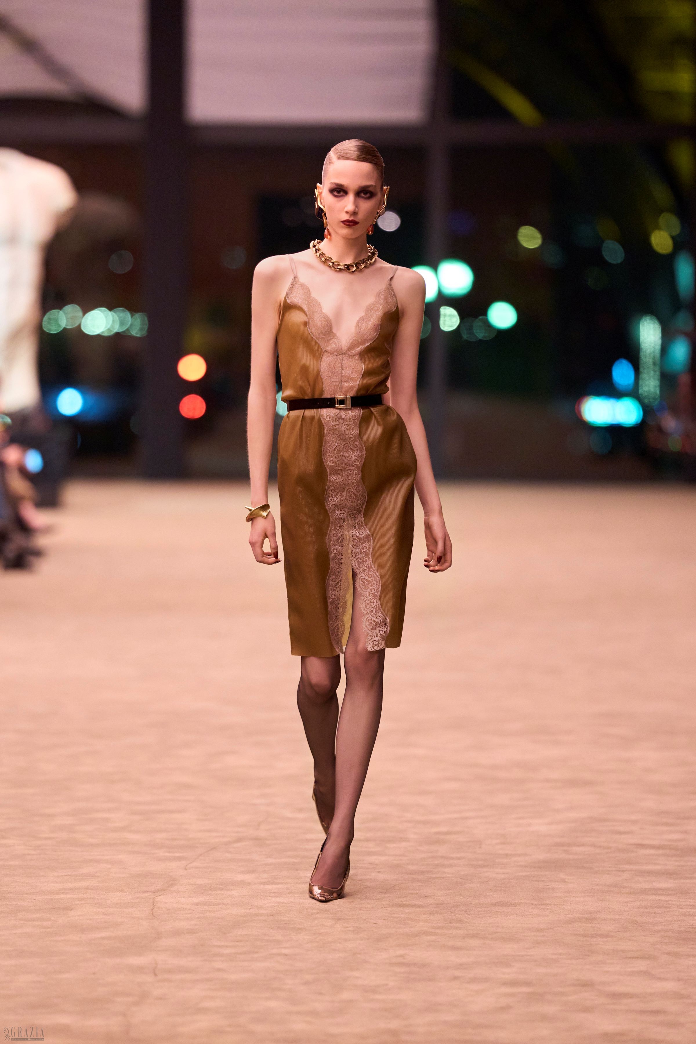 SAINT LAURENT_FASHION_SHOW_WOMAN_WINTER26_RUNWAY_30_HR.jpg