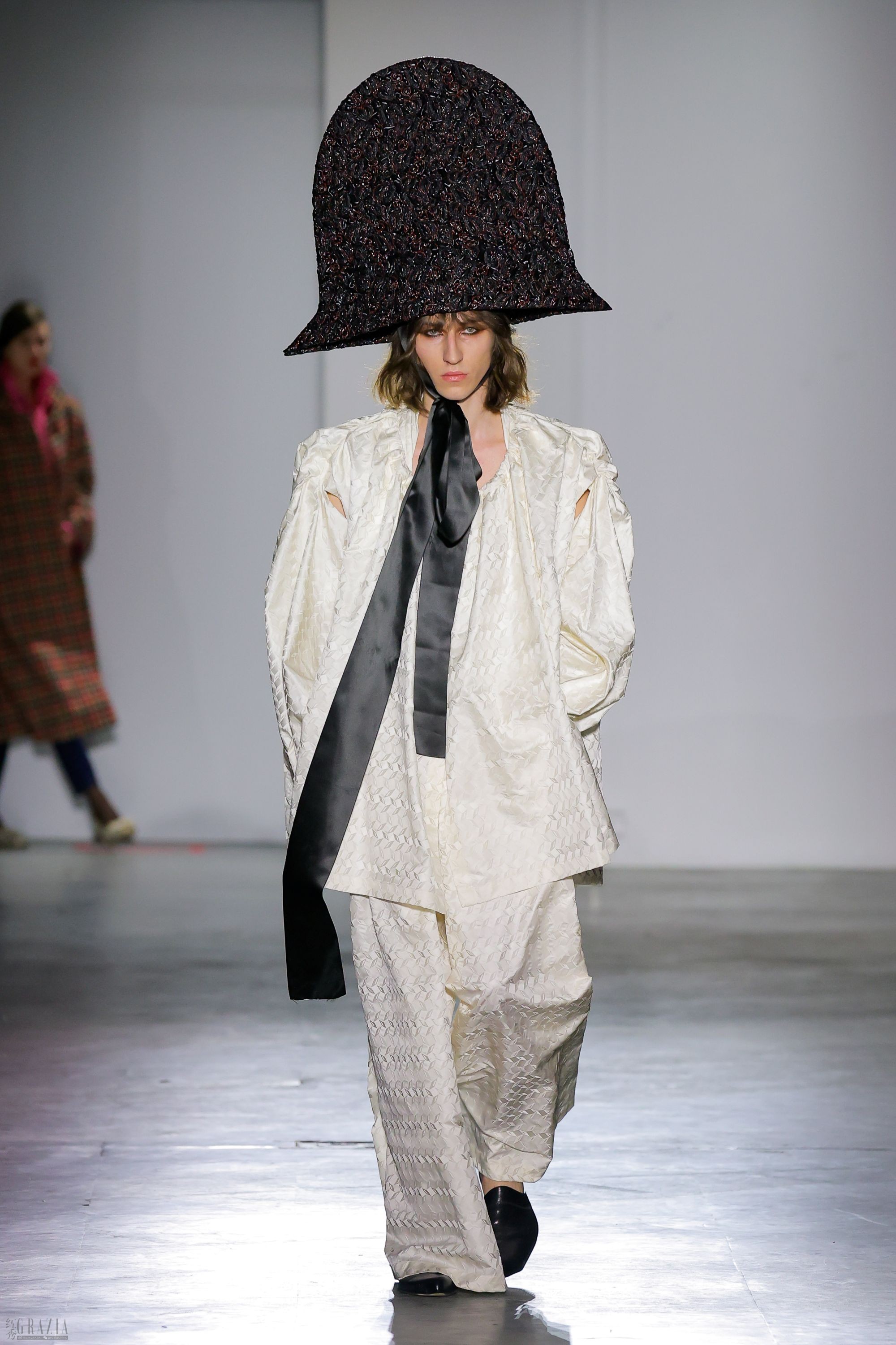 AKVW_AW2627_LOOK_03.JPG