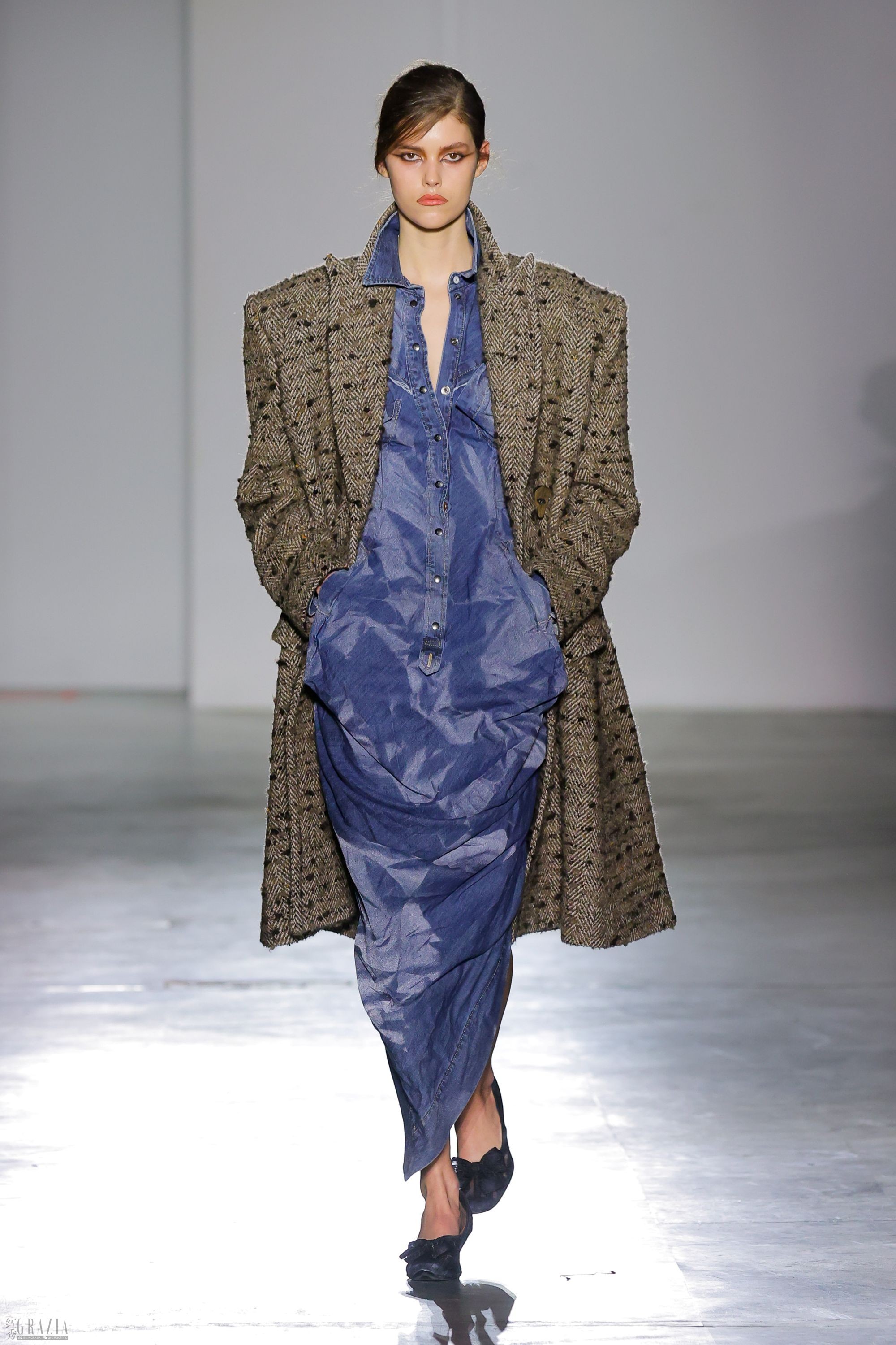 AKVW_AW2627_LOOK_02.JPG