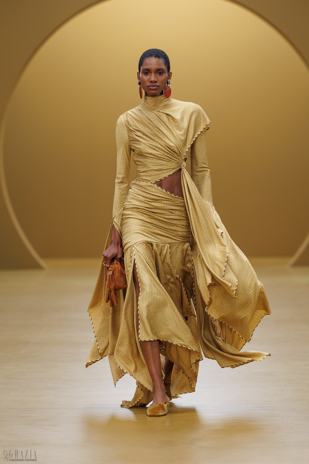 ZIM F26 FOH_STILLS_2x3_06.jpg