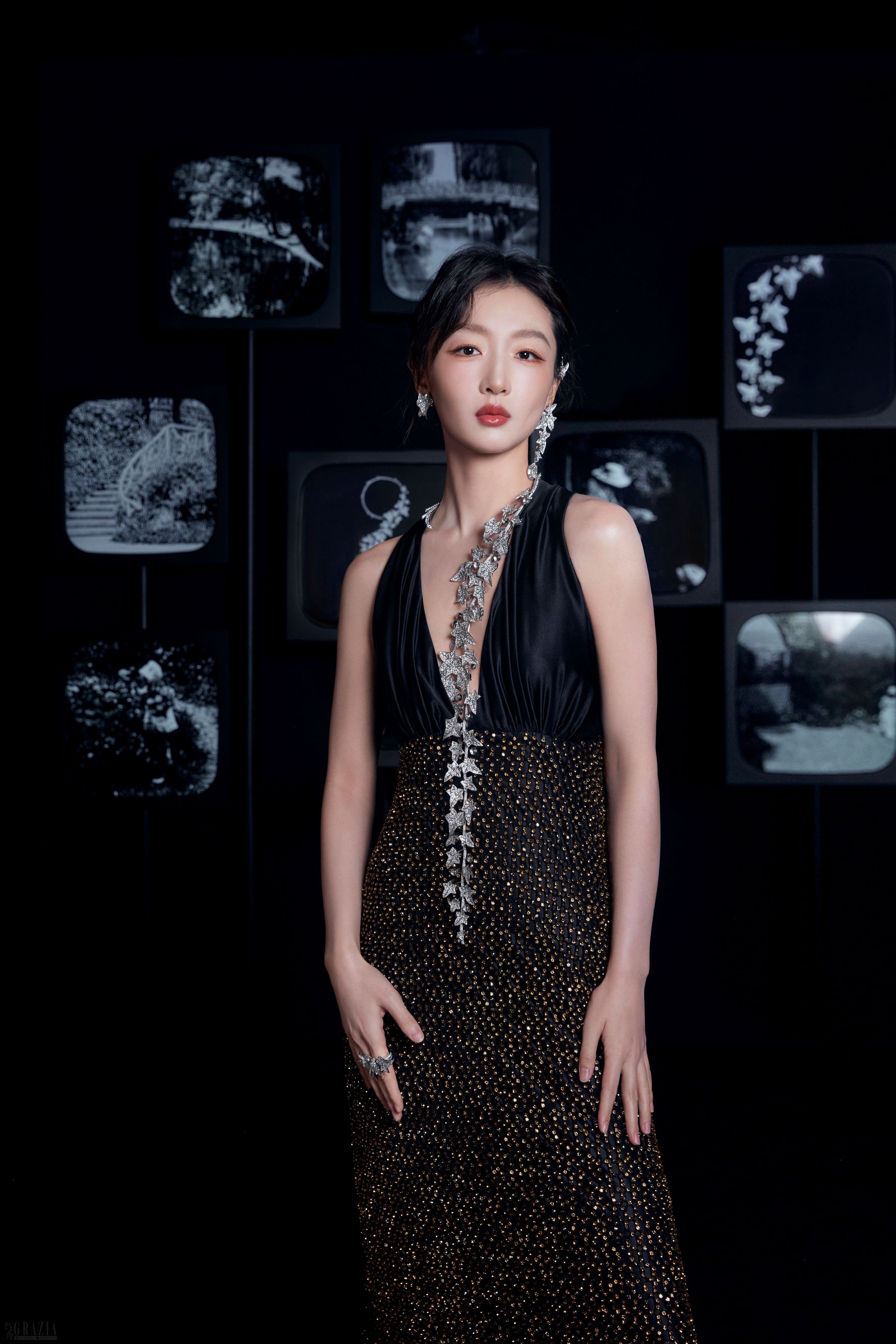 全球品牌代言人周冬雨佩戴Boucheron宝诗龙Histoire de Style, Nom：Boucheron Prénom：Frédéric高级珠宝系列The Untamed项链、戒指和耳环.jpg