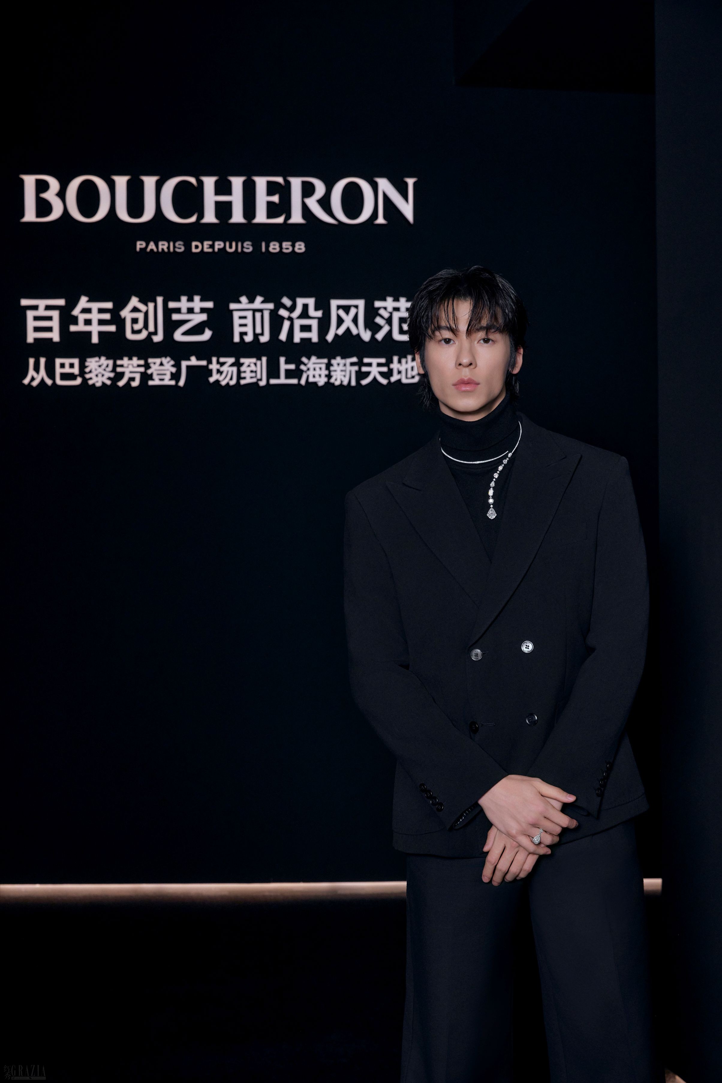 许光汉佩戴Boucheron宝诗龙Histoire de Style, Nom：Boucheron Prénom：Frédéric高级珠宝系列The Spark问号项链和戒指.jpg