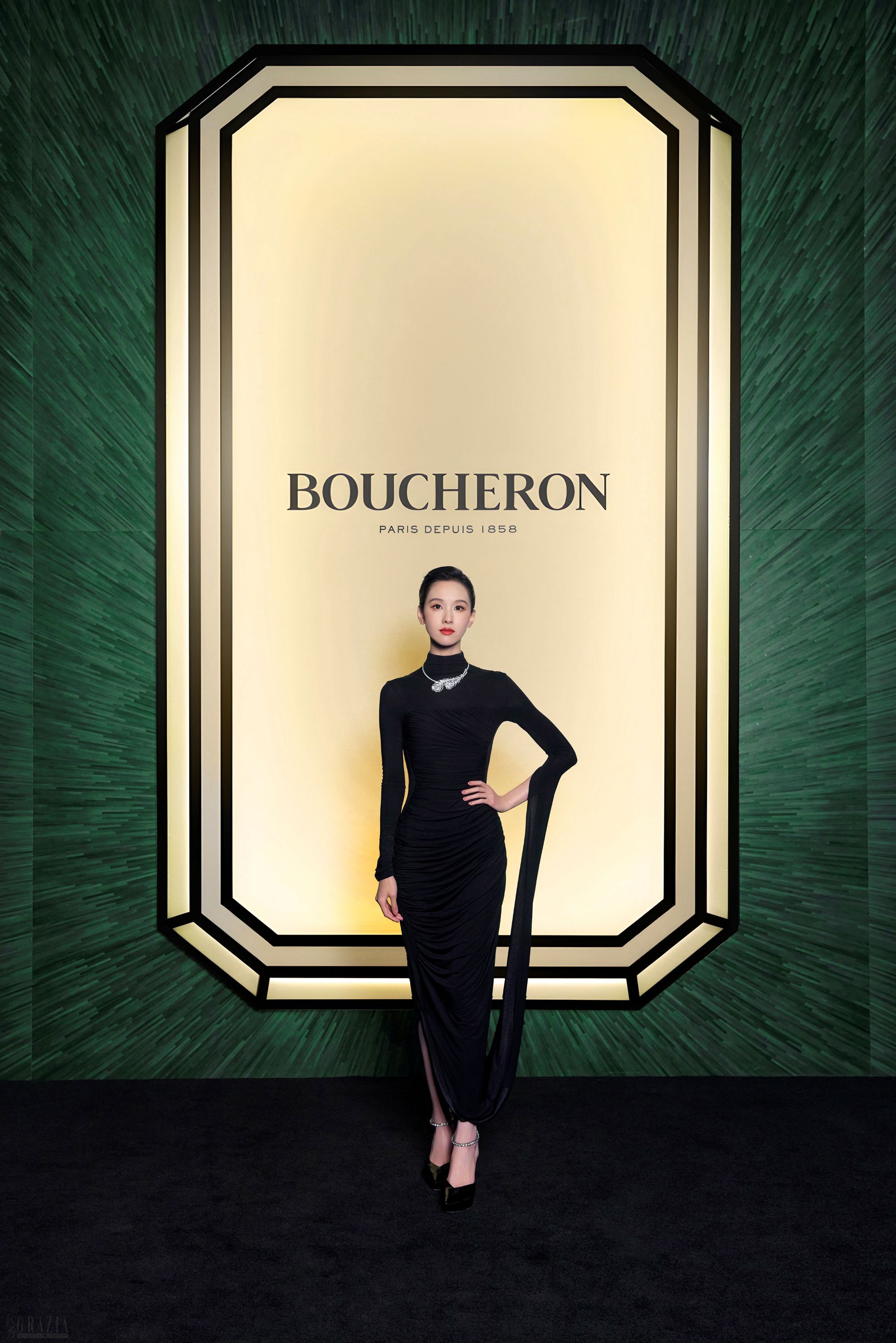 陈都灵佩戴Boucheron宝诗龙Nature Triomphante系列Plume de Paon问号项链出席活动.jpg