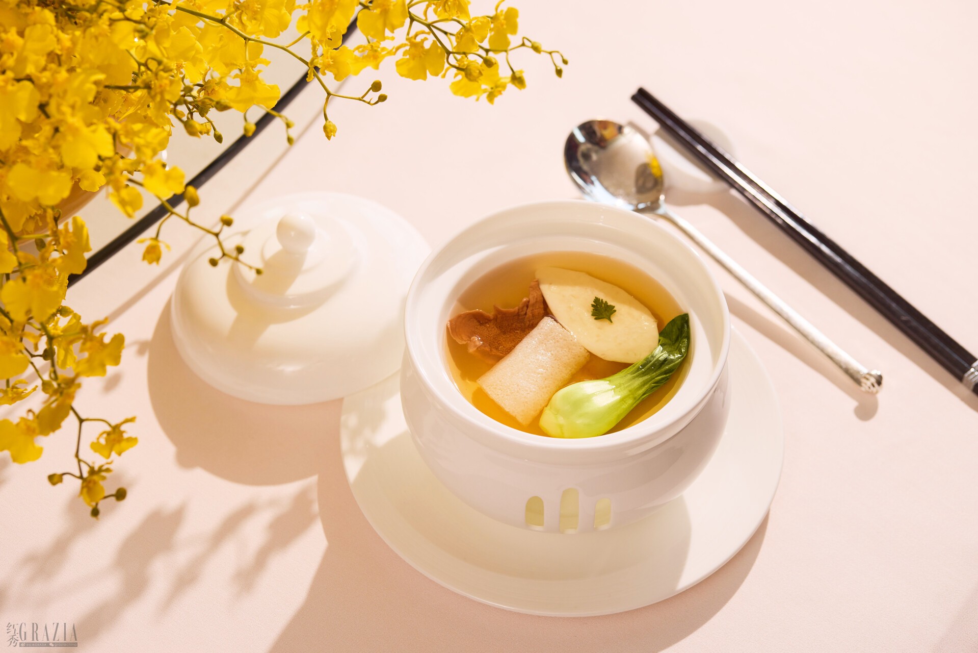 香港龙景轩 竹笙虫草花炖蛋白燕窝.jpg