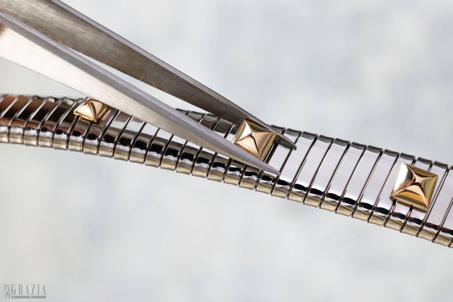 4_宝格丽Serpenti Tubogas Studs胶囊腕表.jpg