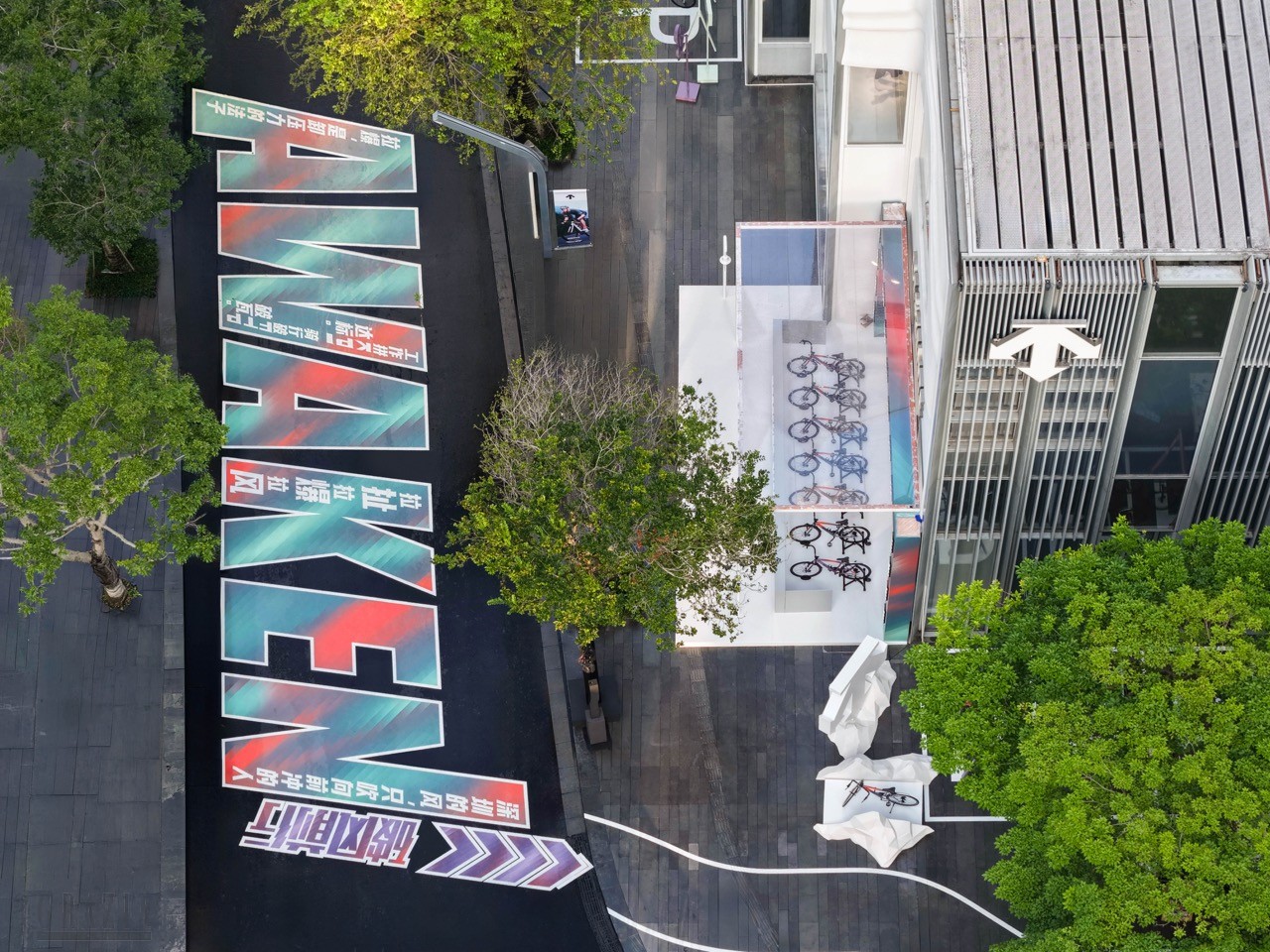 图1：“破风前行 同频至上”骑行主题活动暨DESCENTE SHENZHEN城市概念店开幕仪式大.jpeg
