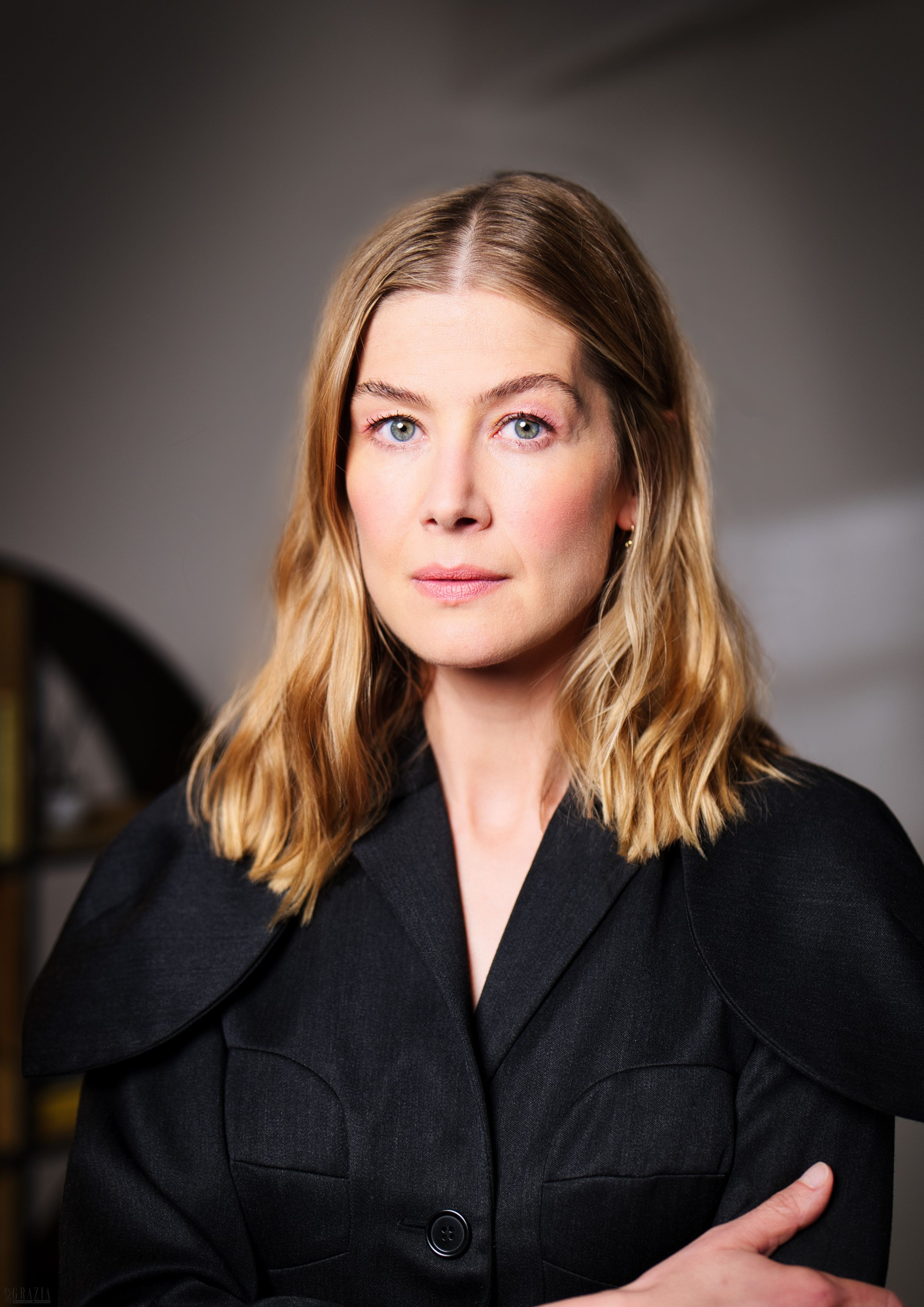 裴淳华Rosamund Pike Headshot Must credit Oliver Kingsley.jpg
