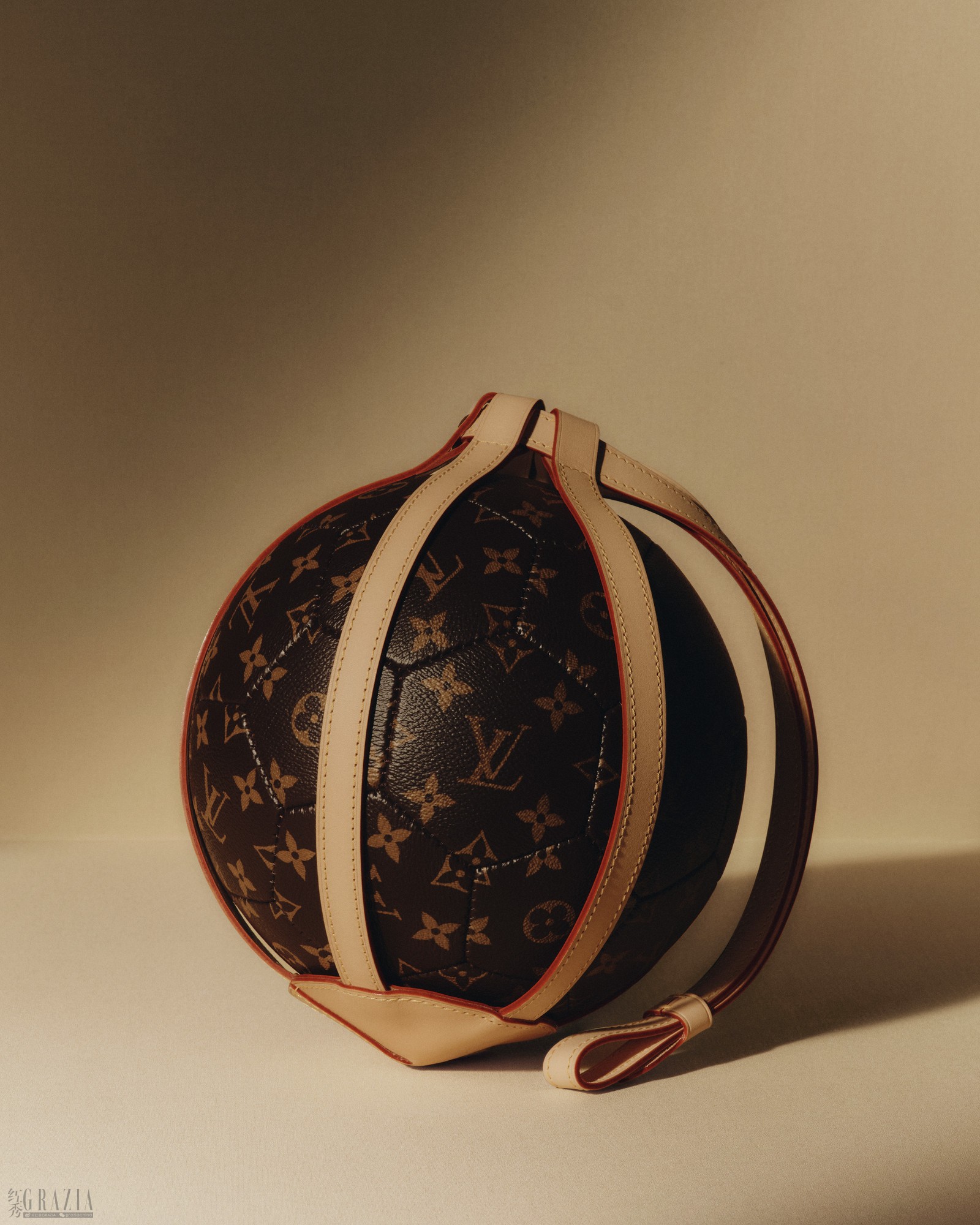 LOUIS VUITTON for UNICEF_REBONDS 2026 LOUIS VUITTON BALL__1600x2000 (1).jpg